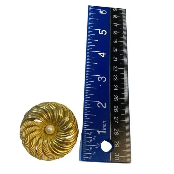 Orena Paris?Round Shape White Pearl swirl Wreath Vintage Gold Tone Brooch Pin 2” - Picture 5 of 5